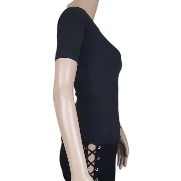 Madewell Off-Shoulder Tee in Sleekhold, black XXS - Picture 2 of 4